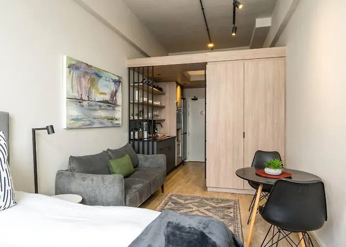 Luxury Studio Apartment - Coworking - City Views