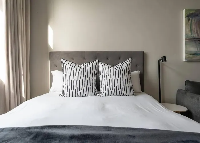 Luxury Studio Apartment - Coworking - City Views